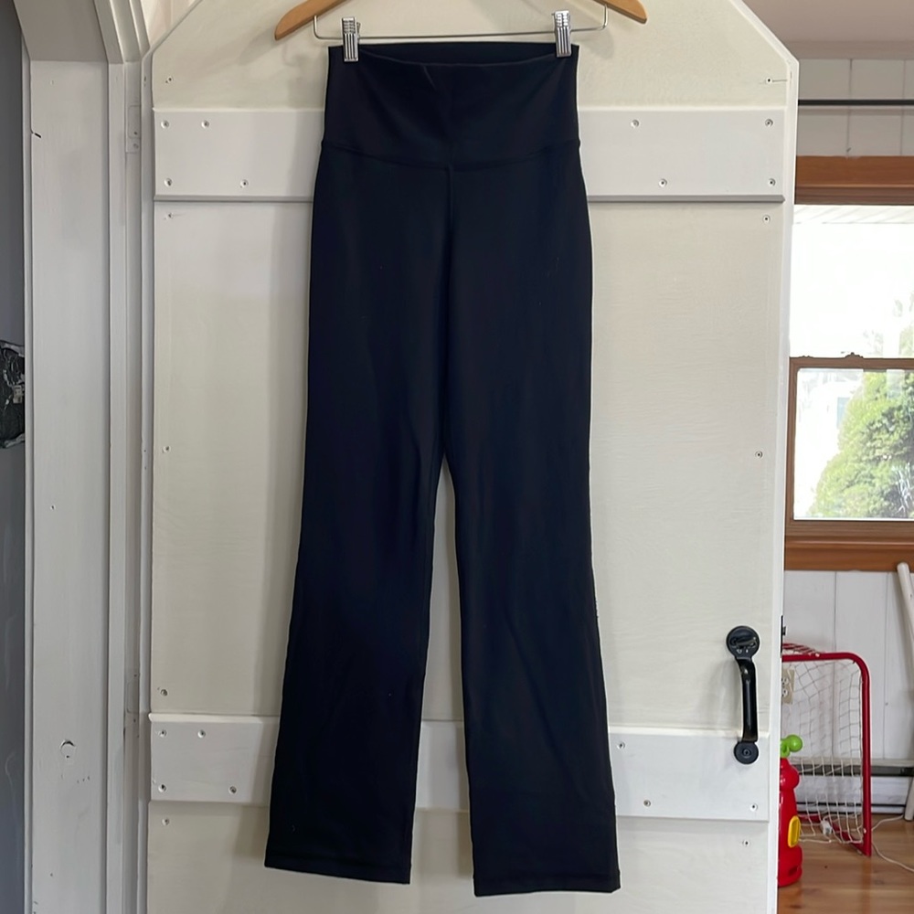 Aritzia TNAction flared leggings, Sz S